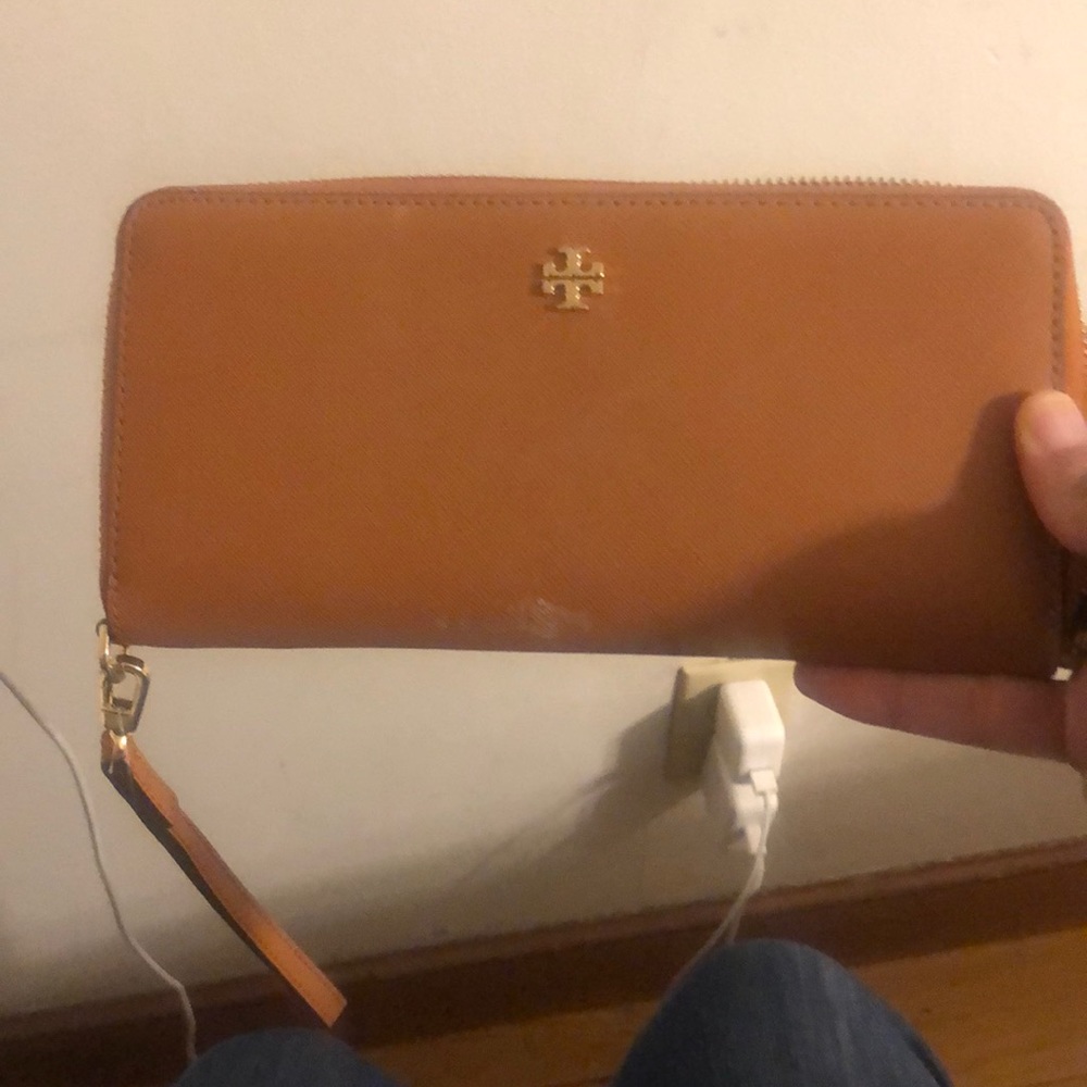 Tory Burch Robinson continental passport wallet